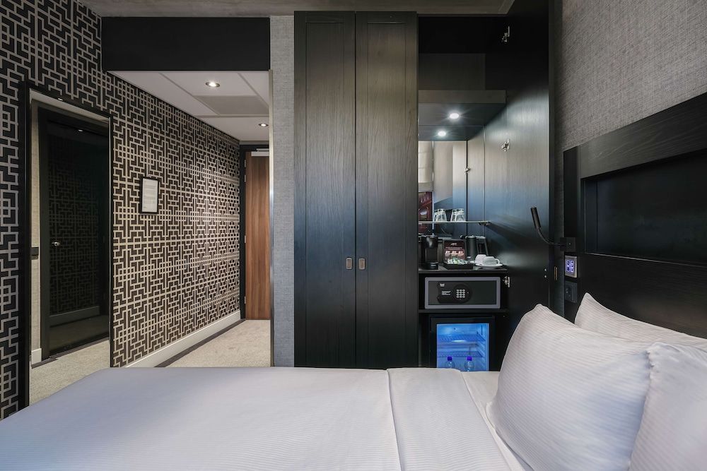 DoubleTree by Hilton Hotel Amsterdam - NDSM Wharf Room, 1 Queen Bed, Non Smoking 42