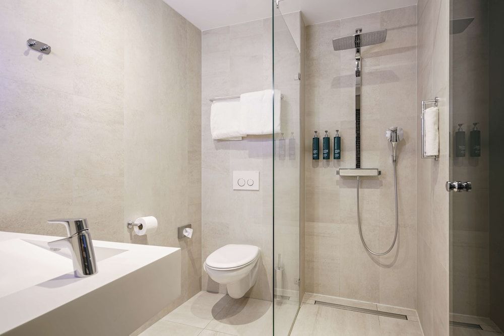 DoubleTree by Hilton Hotel Amsterdam - NDSM Wharf Room, 1 Queen Bed, Non Smoking 38