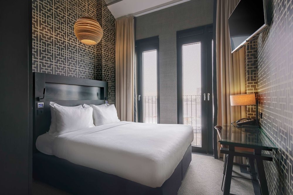 DoubleTree by Hilton Hotel Amsterdam - NDSM Wharf Room, 1 Queen Bed, Non Smoking 14