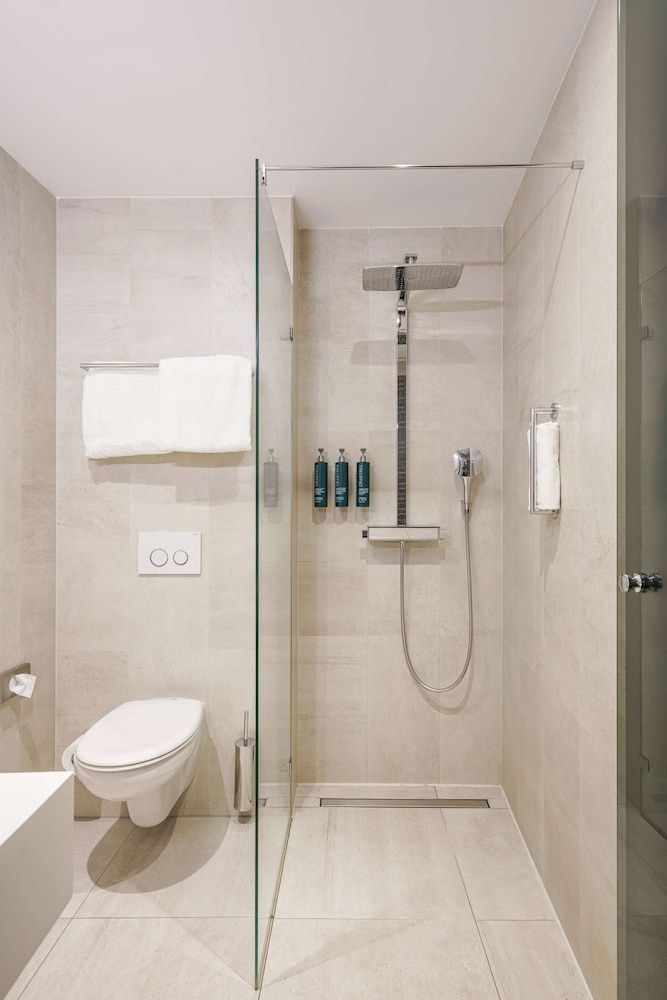 DoubleTree by Hilton Hotel Amsterdam - NDSM Wharf Room, 1 Queen Bed, Non Smoking 34