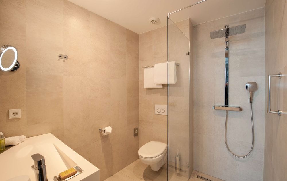 DoubleTree by Hilton Hotel Amsterdam - NDSM Wharf Room, 1 Queen Bed, Non Smoking 36