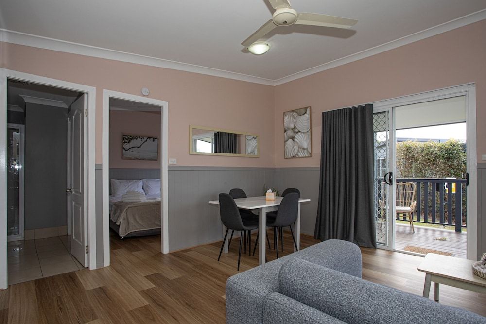 South Coast Retreat Waterfront One Bedroom Cabin 9