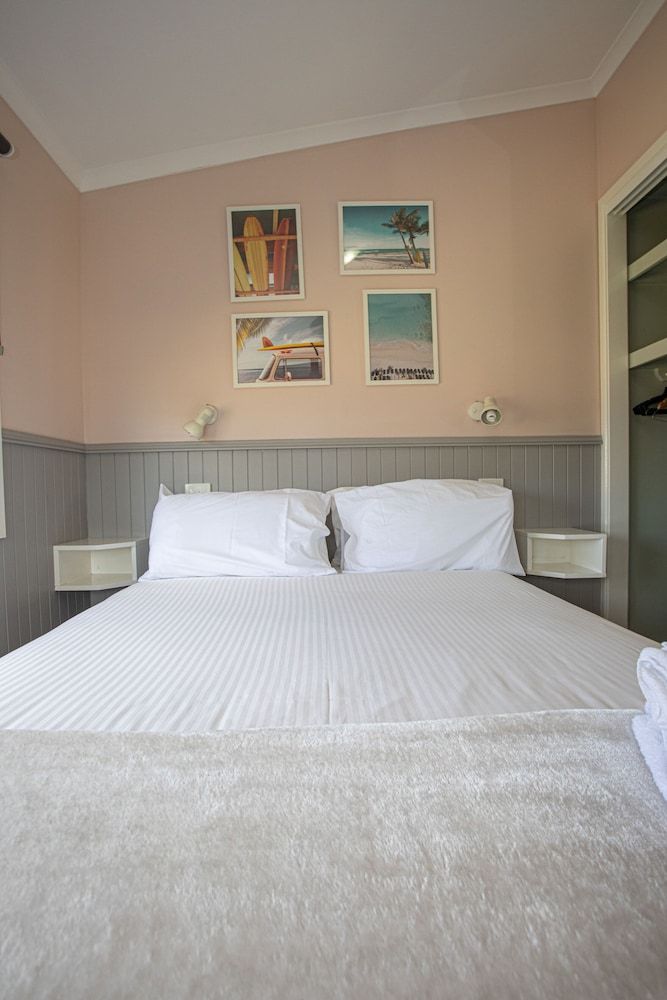 South Coast Retreat Waterfront Two Bedroom Cabin 7