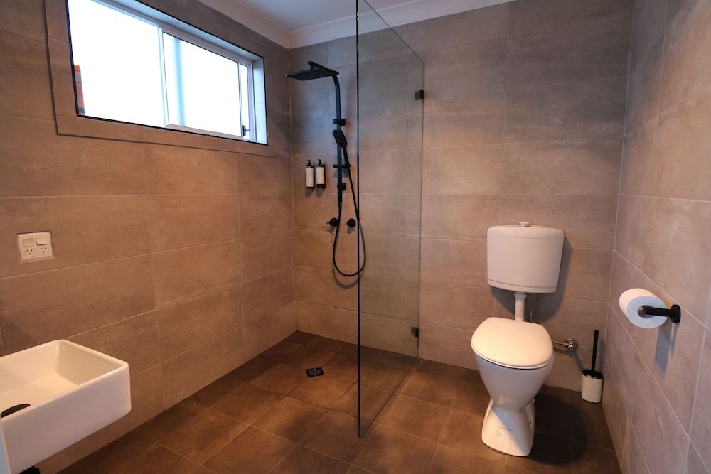 South Coast Retreat Waterfront One Bedroom Cabin 6