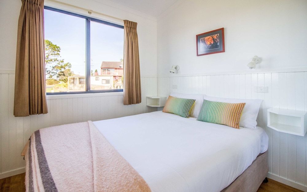 South Coast Retreat Waterfront Two Bedroom Cabin 2