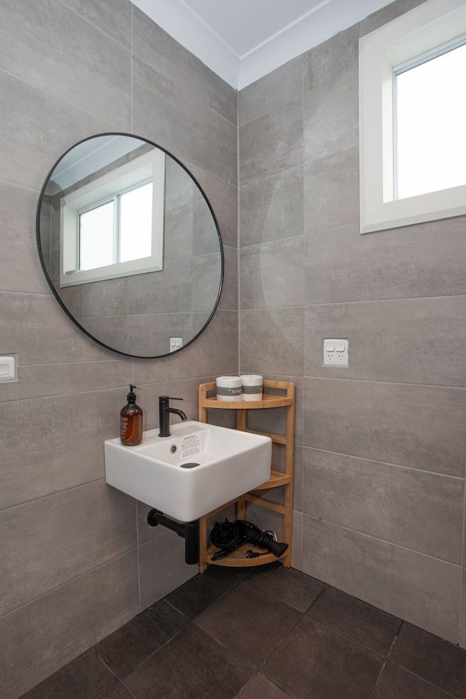 South Coast Retreat Waterfront One Bedroom Cabin 7