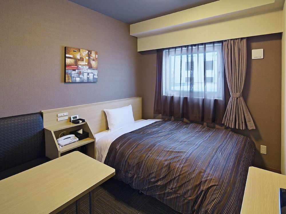Single Room, Smoking