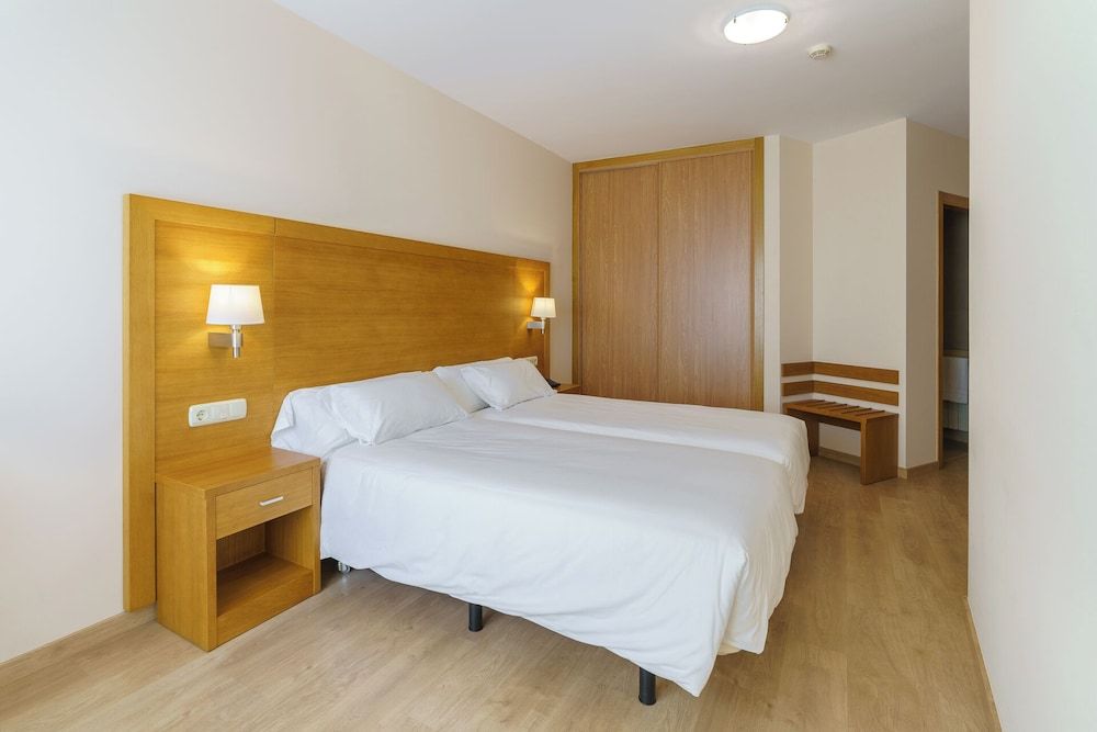 Room, 2 Twin Beds, Sea View