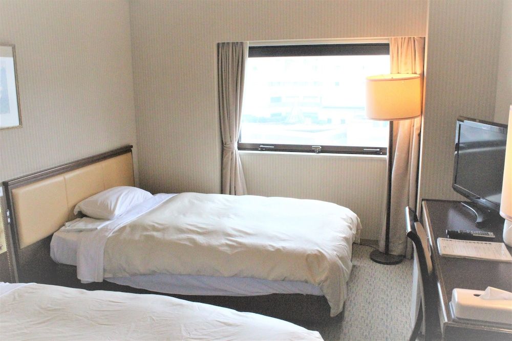 Twin Room, Smoking