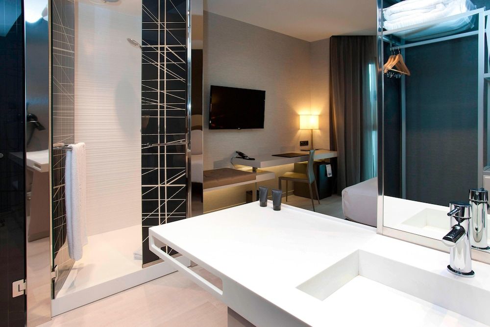 undefined AC Hotel Colón Valencia by Marriott 4