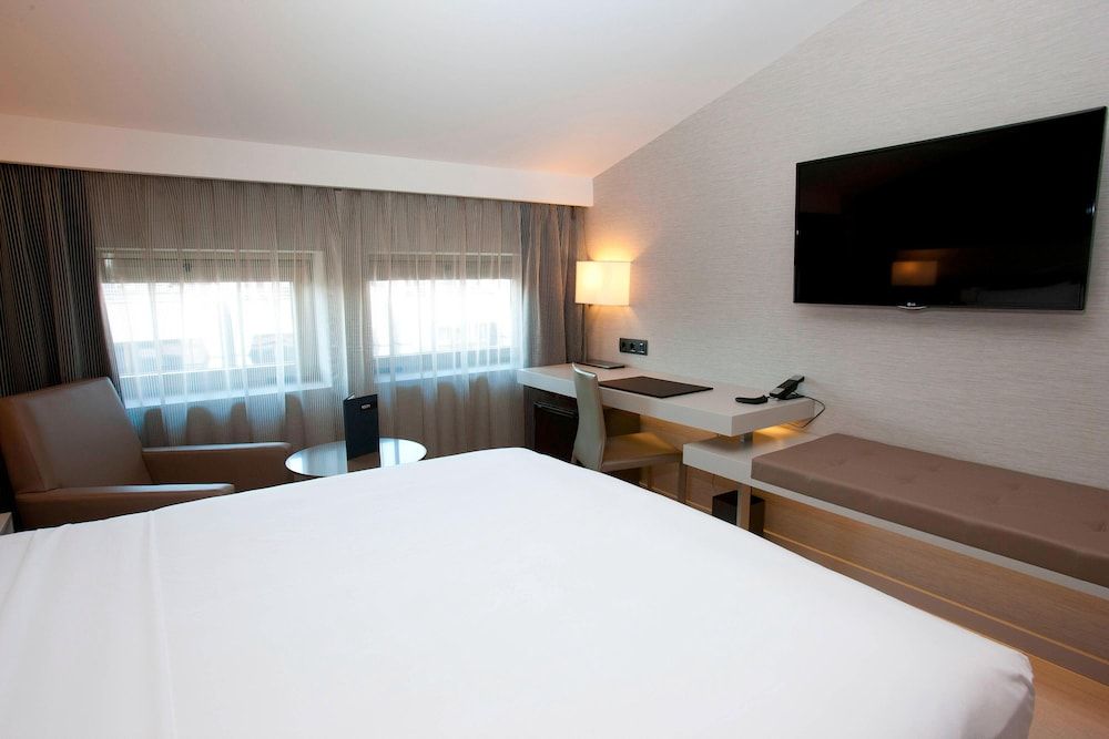 undefined AC Hotel Colón Valencia by Marriott 2