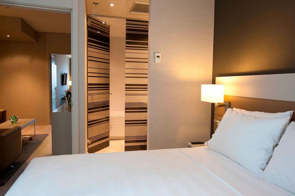 AC Hotel Colón Valencia by Marriott Superior Room, 1 King Bed, Non Smoking 2