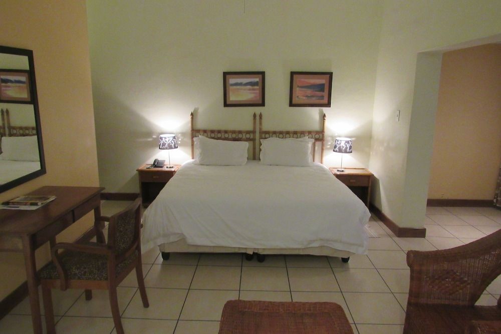 Emafini Country Lodge Suite 2