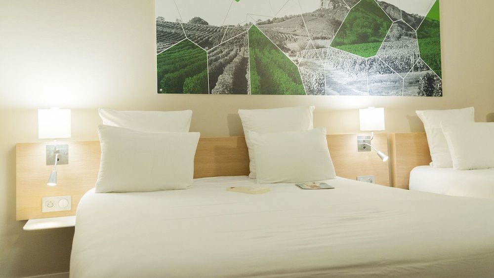 Brit Hotel Mâcon Centre Gare Standard Triple Room 2