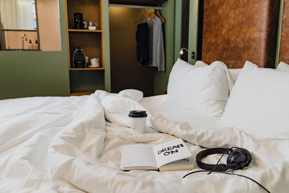 Hotel De Hallen Deluxe Double or Twin Room 6