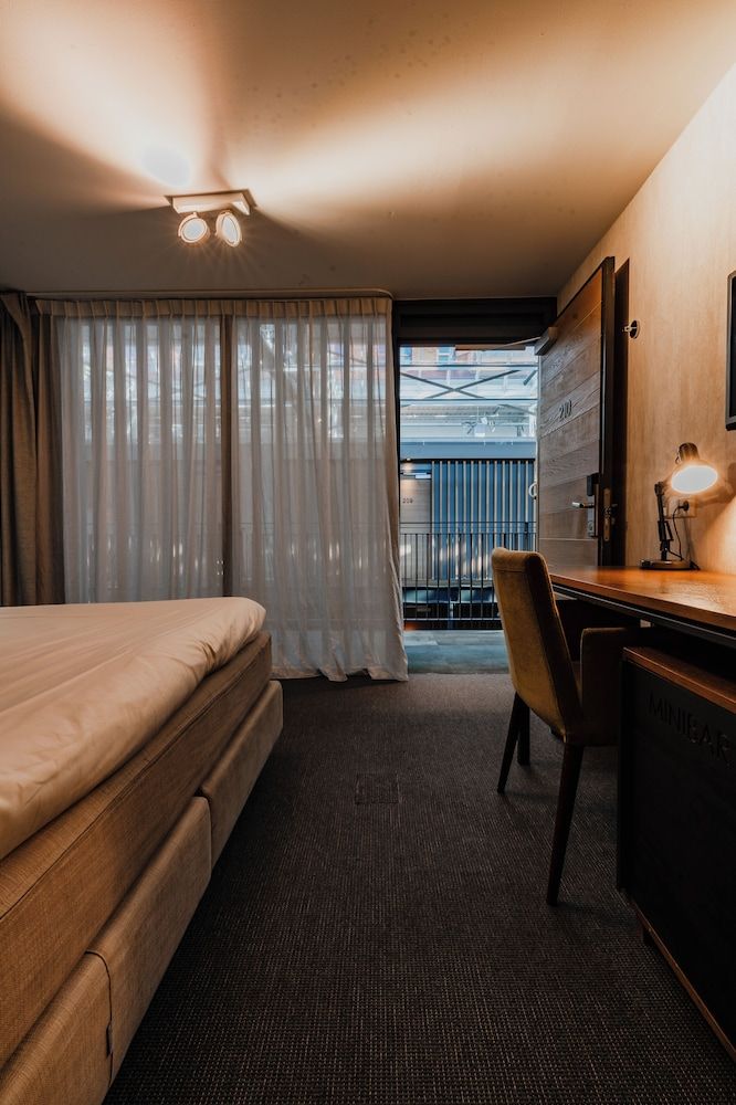 Hotel De Hallen Deluxe Double or Twin Room 8