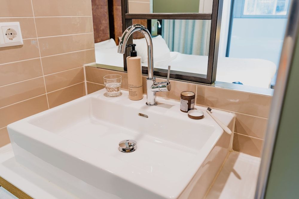 Hotel De Hallen Deluxe Double or Twin Room 12