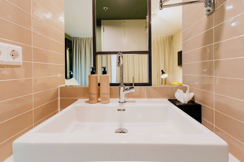 Hotel De Hallen Deluxe Double or Twin Room 13