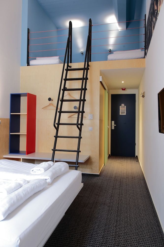 Maverick Budapest Soho Family Quadruple Room 5