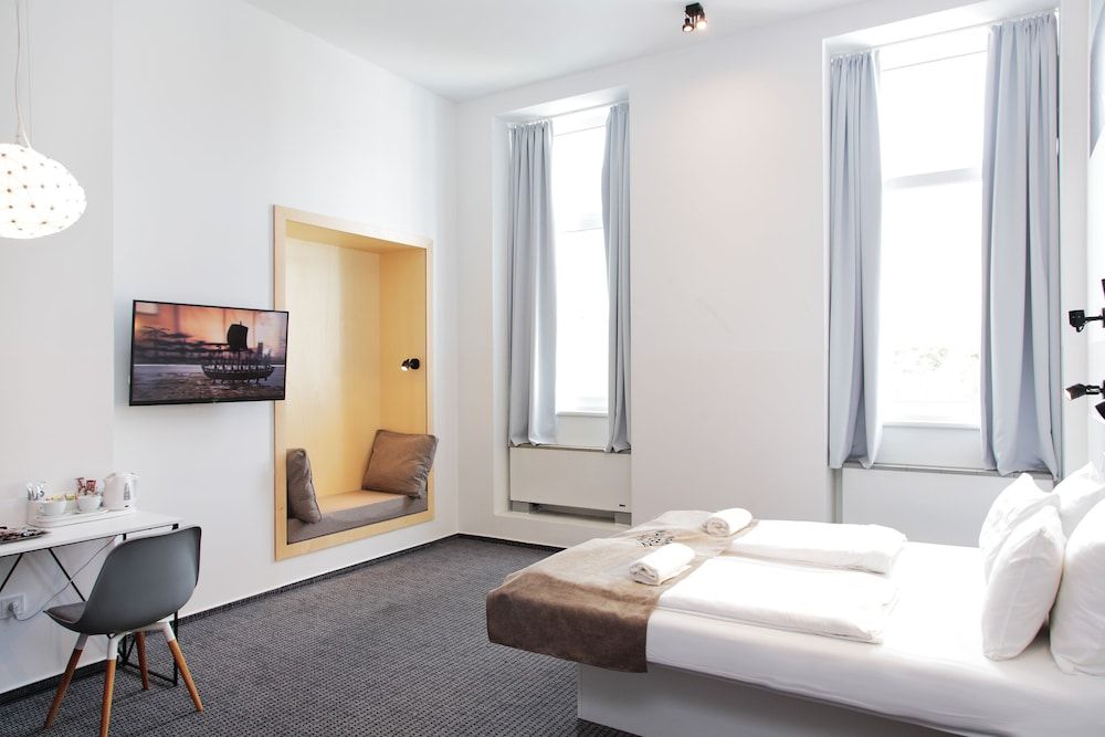 Maverick Budapest Soho Family Quadruple Room 8