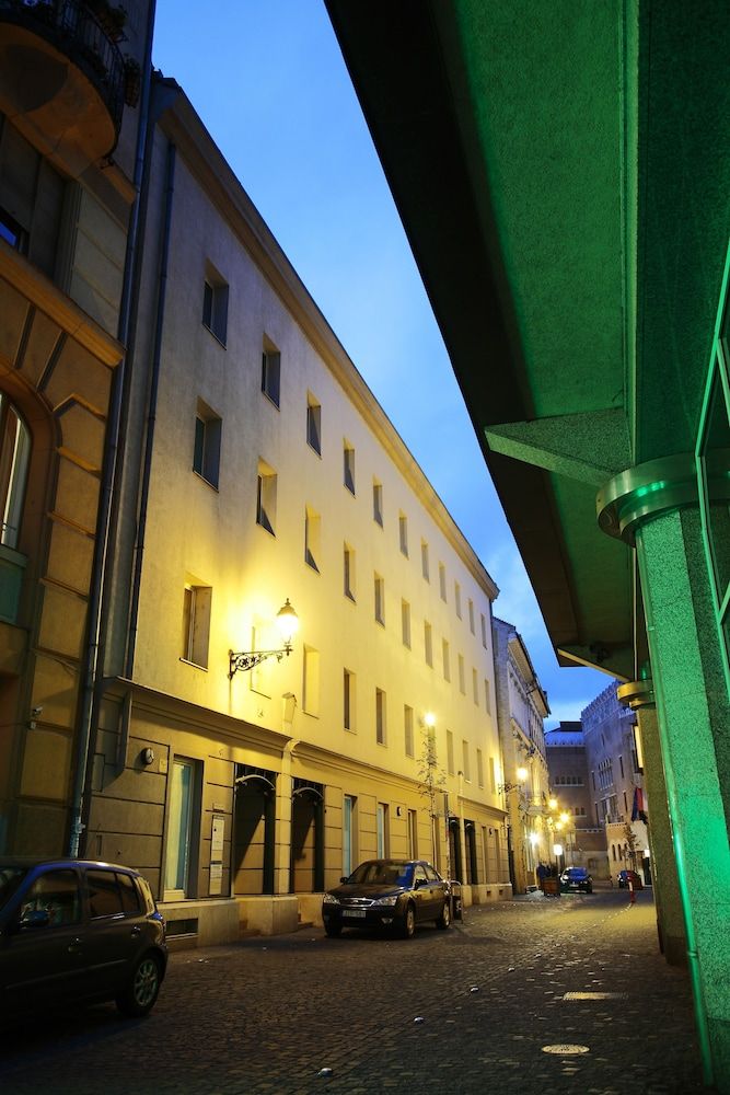 undefined Maverick Budapest Soho 3