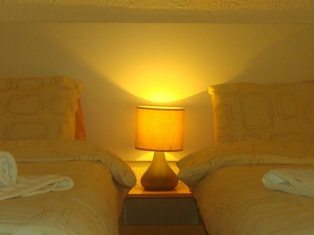 Wilsons Hotel - Blackpool Tower View Twin Room, Ensuite 3