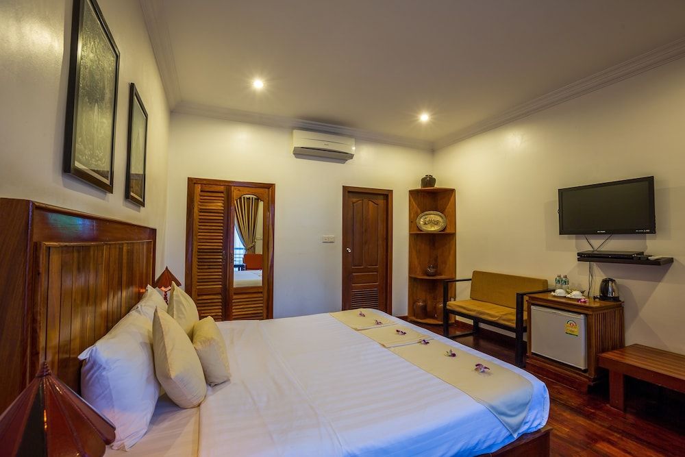 Deluxe Room - Pool View