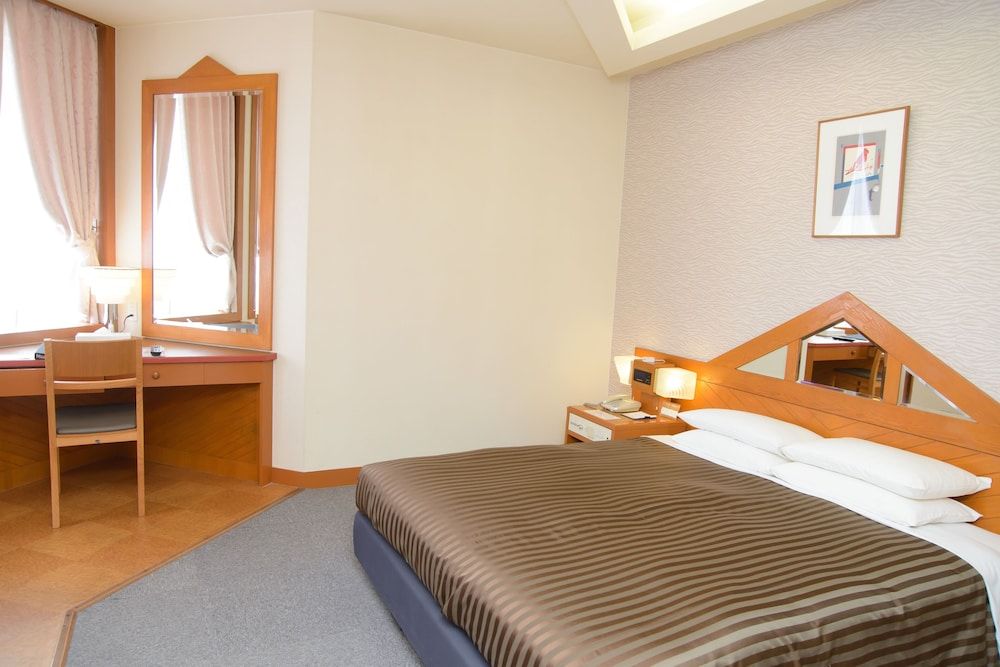 Double Room, Smoking