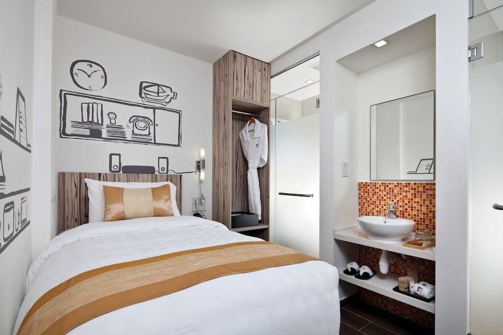 Superior Single Room (with 1 Single Bed)