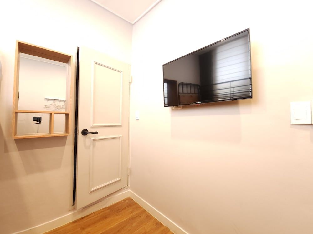 OYO Hostel Dongdaemun 1 Basic Twin Room 6