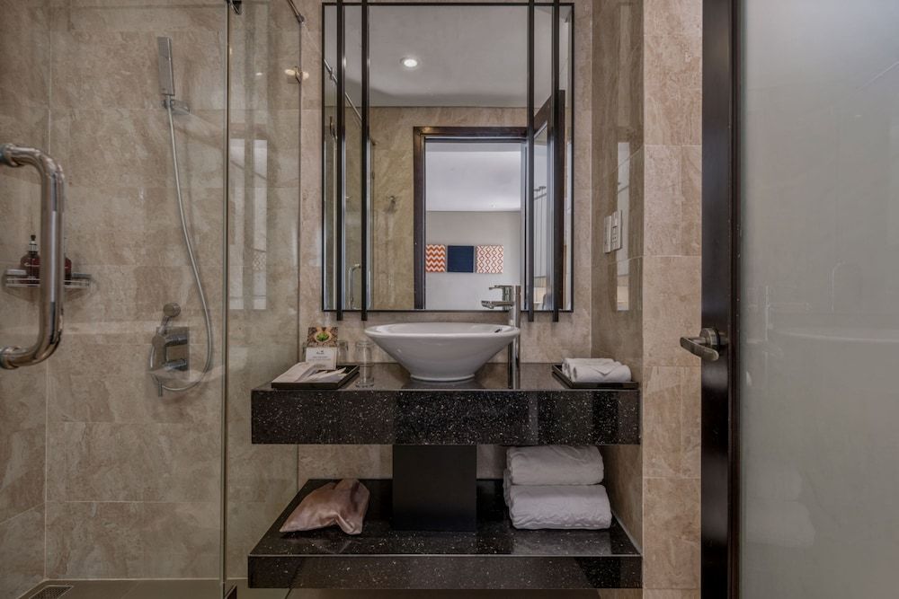 Sanouva Danang Hotel Deluxe Triple Room with afternoon tea daily 4