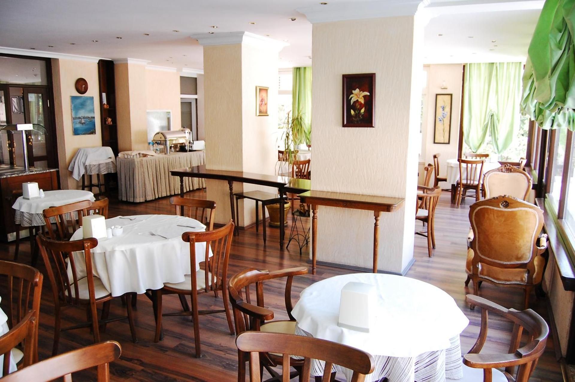 undefined Triana Hotel 6