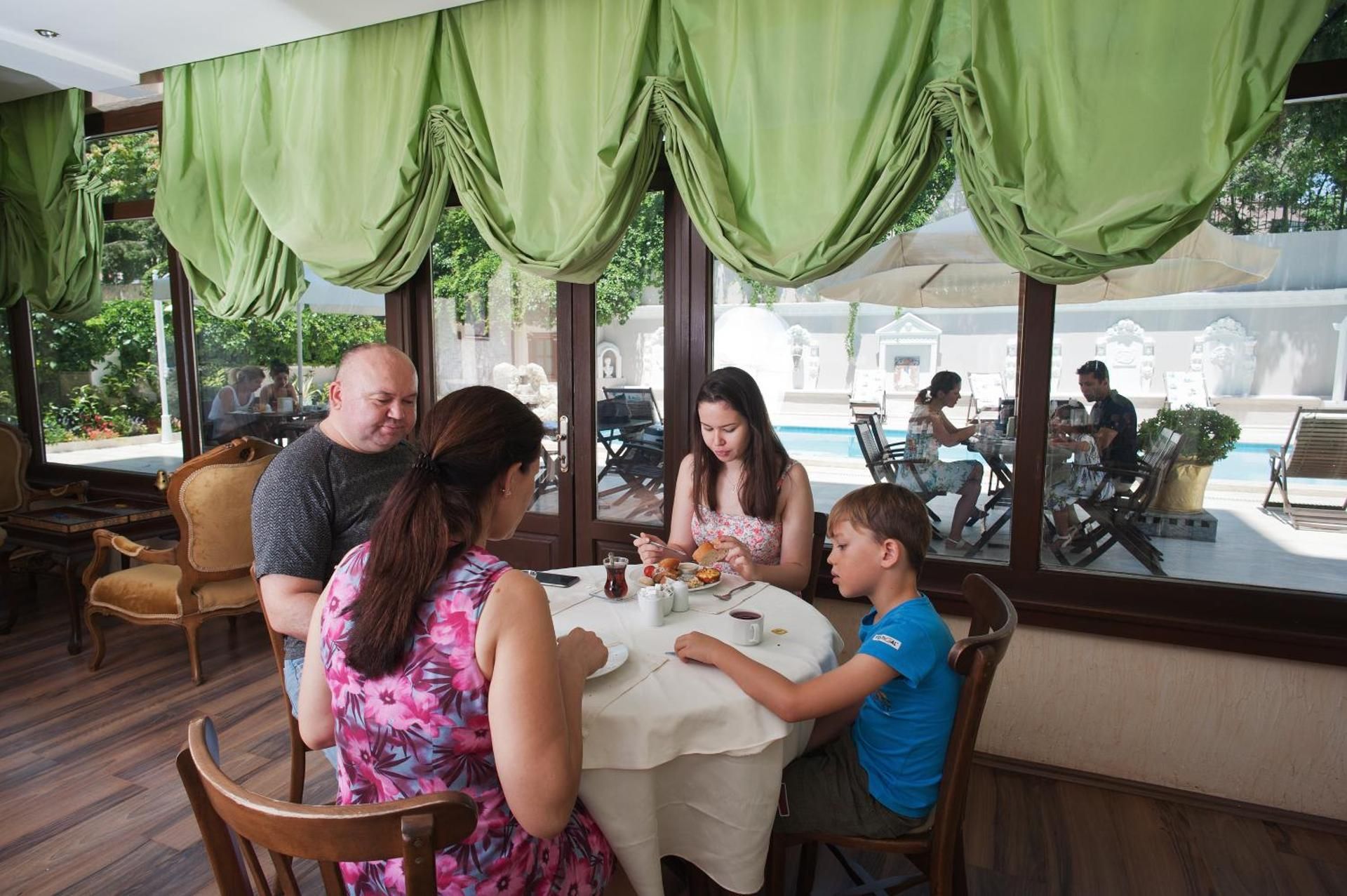 undefined Triana Hotel 7