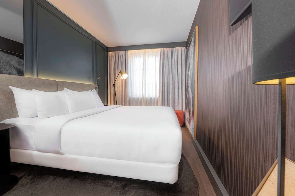 NH Collection Salzburg City Superior Room 8