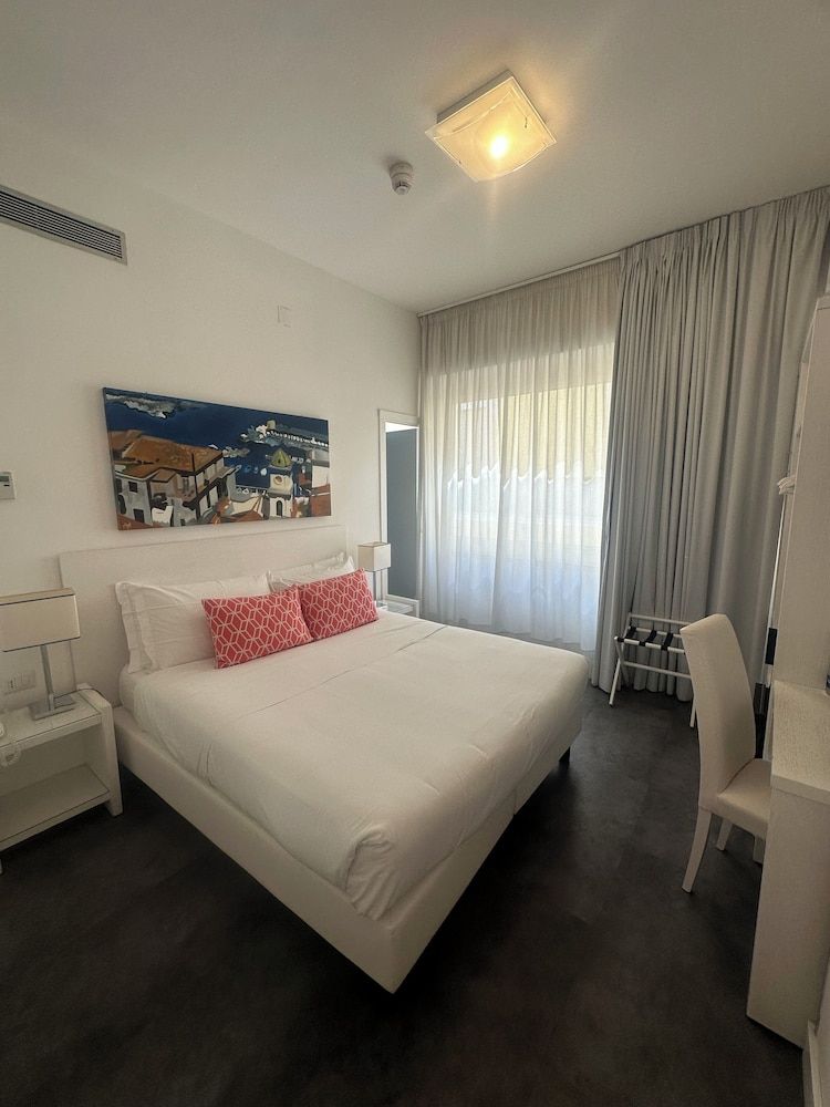 Tasso Suites & Spa Standard Double Room, 1 Queen Bed 3