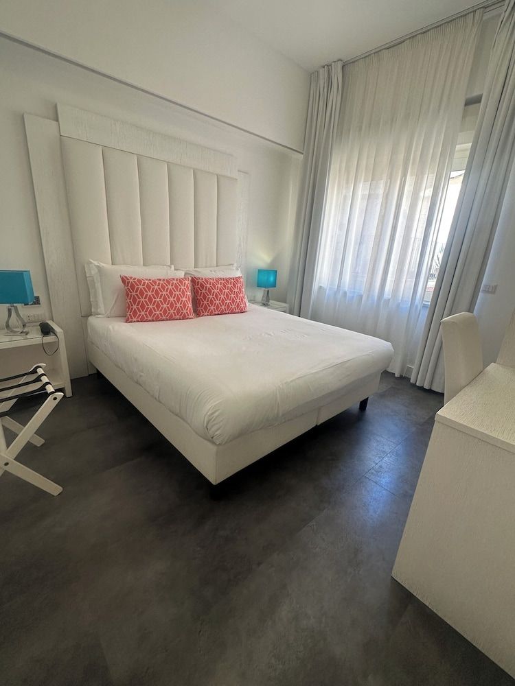 Tasso Suites & Spa Standard Double Room, 1 Queen Bed 2
