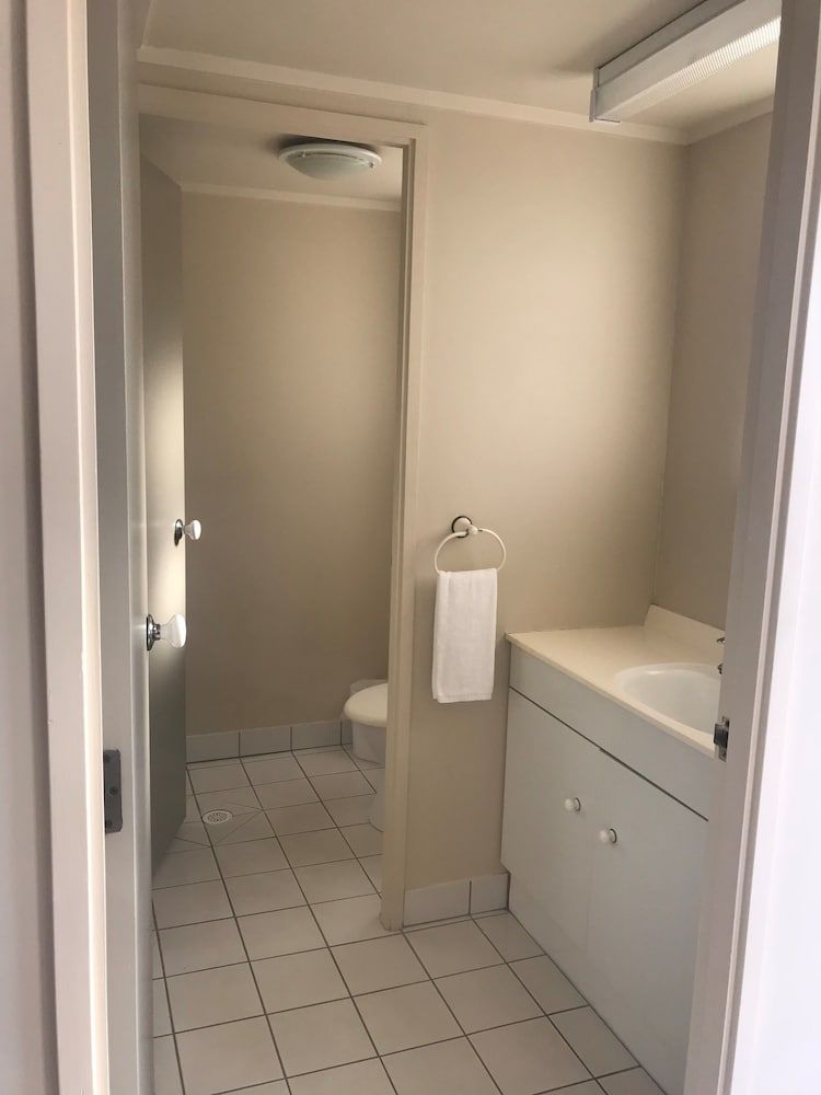 Geneva Motor Lodge Studio (Spa Bath) 5