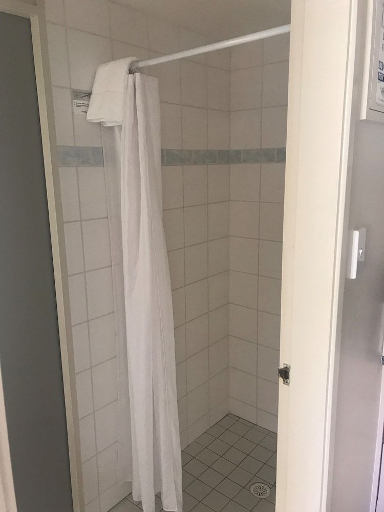 Geneva Motor Lodge Studio (Spa Bath) 6