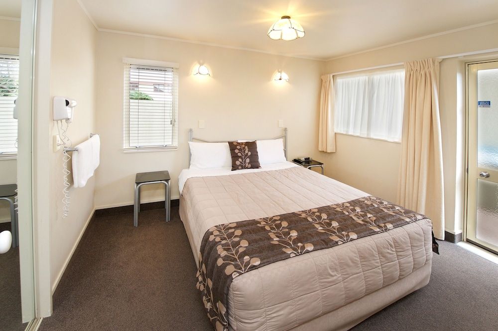 Geneva Motor Lodge Apartment, 1 Bedroom (Spa Bath) 2