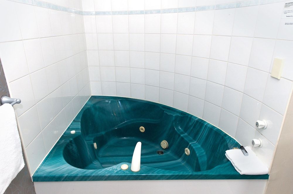 Geneva Motor Lodge Studio (Spa Bath) 7