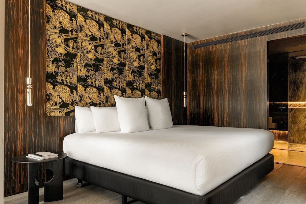 Diamond Suite, 1 king bed, terrace, city view