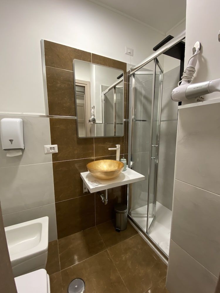 The Place in Rome Double Room, Ensuite 16