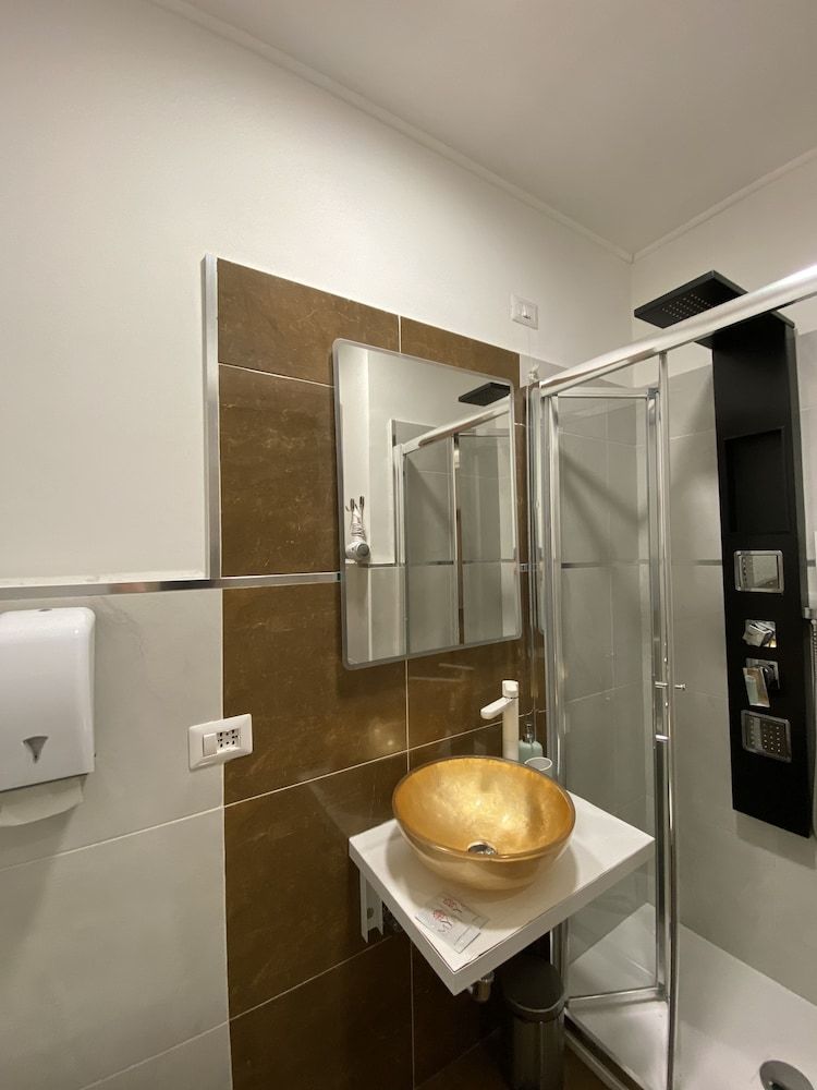 The Place in Rome Double Room, Ensuite 21