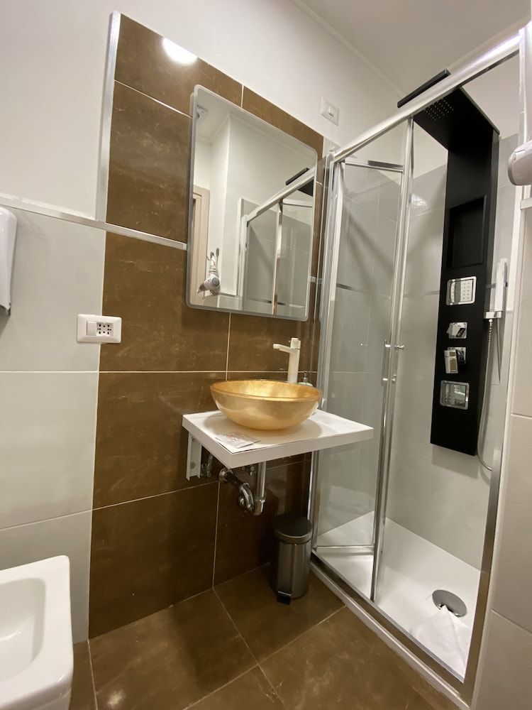 The Place in Rome Double Room, Ensuite 22