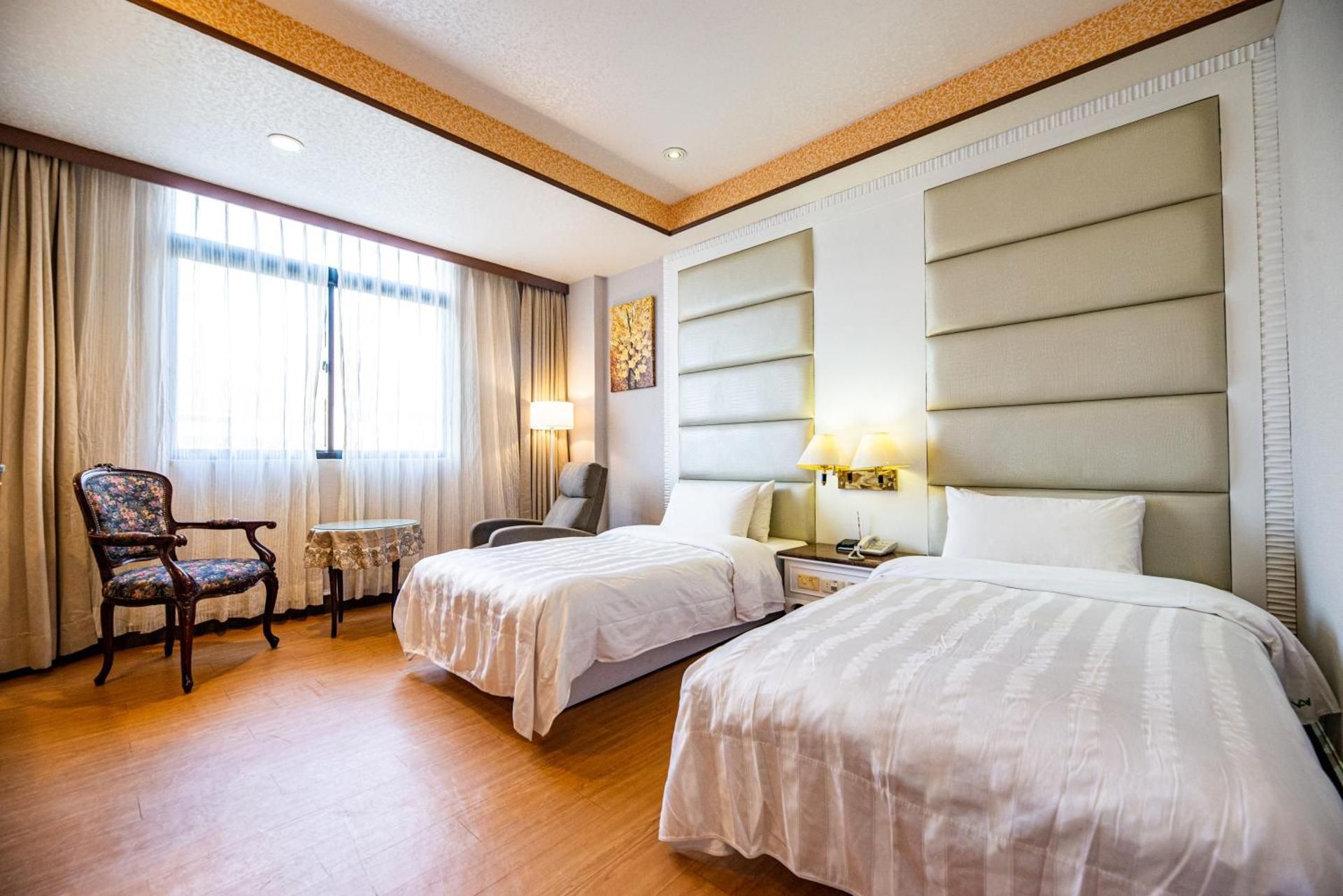Deluxe Cityscape Twin Room