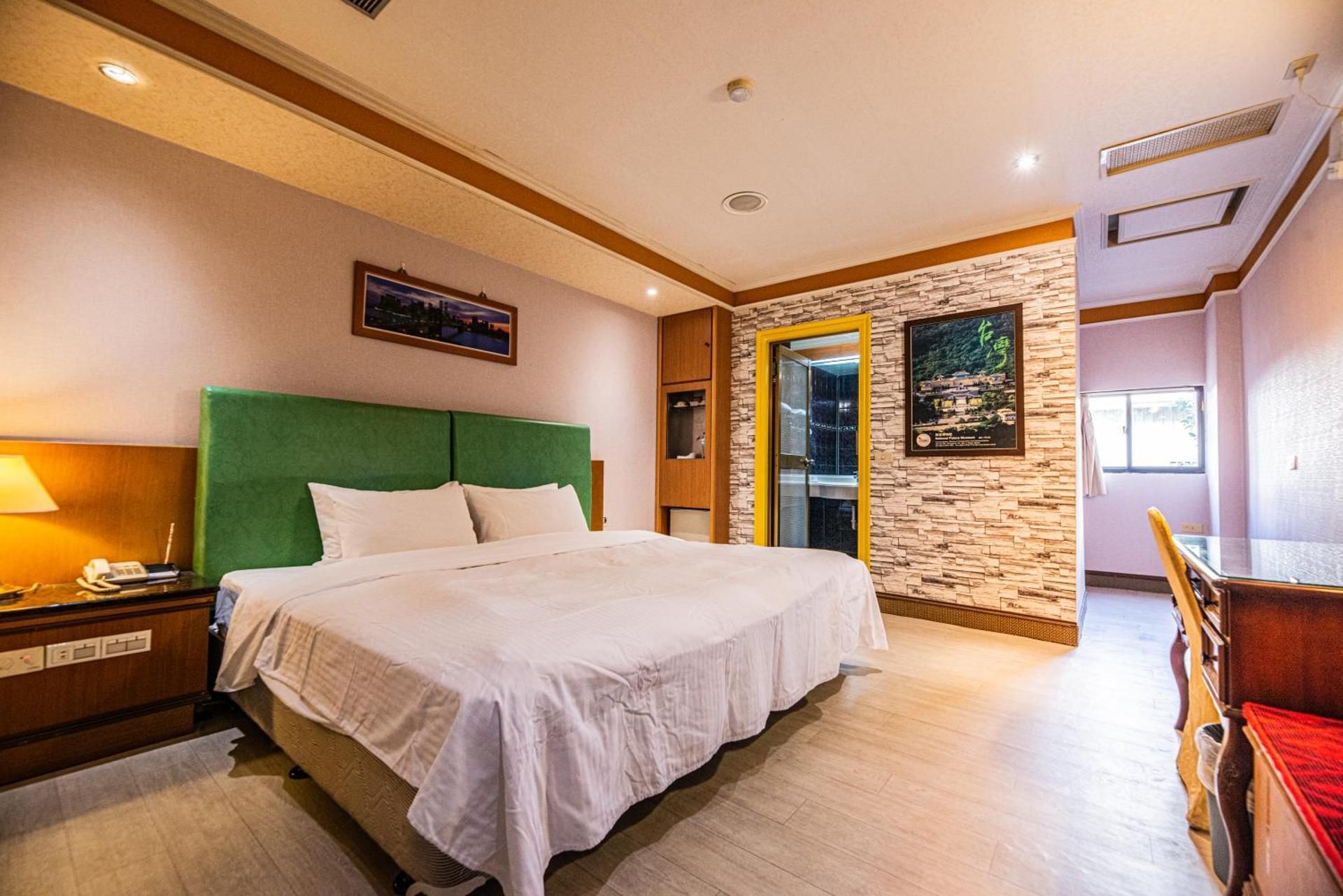 Day-use Double Room (3 hours, available between 08:00-17:00)