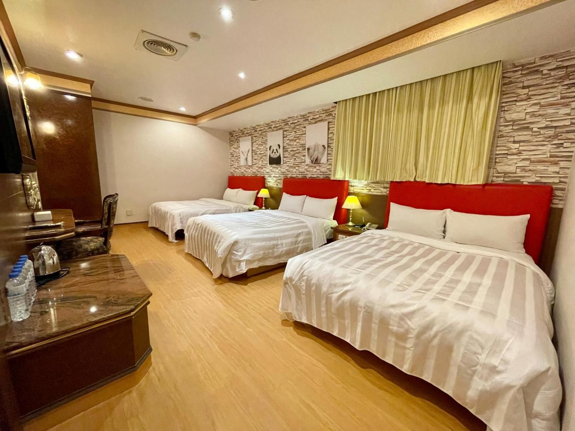 Sextuple Room