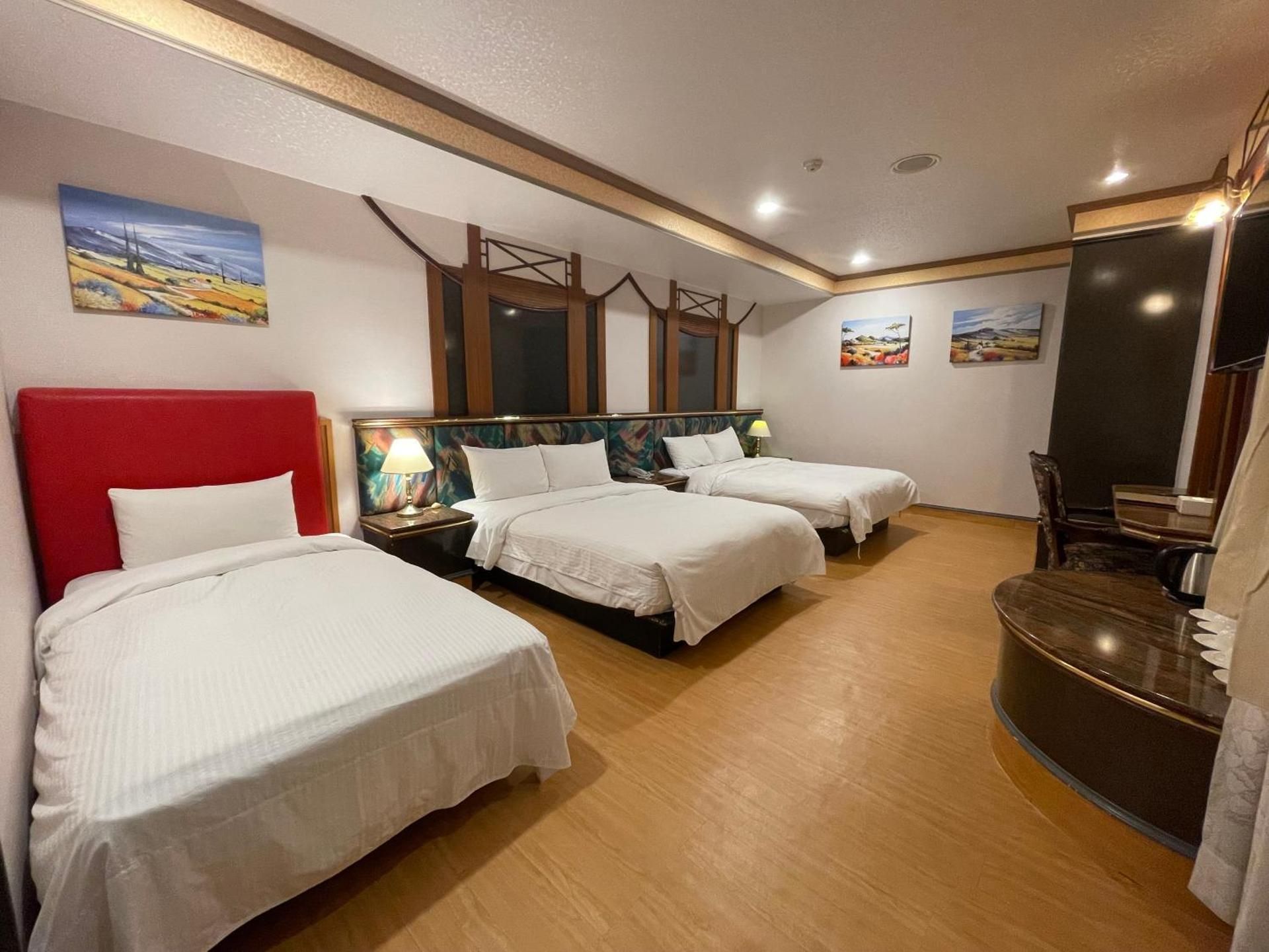 Quintuple Room
