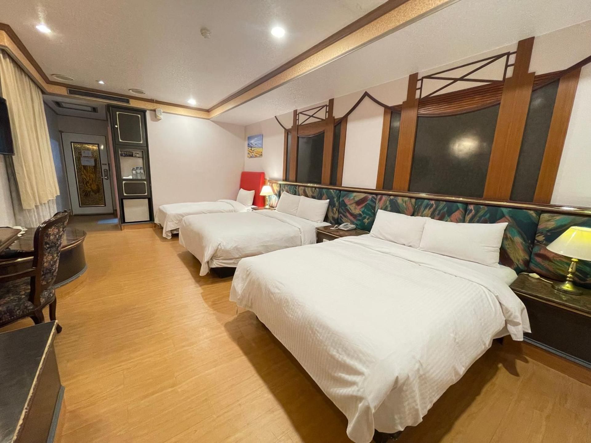 Quintuple Room