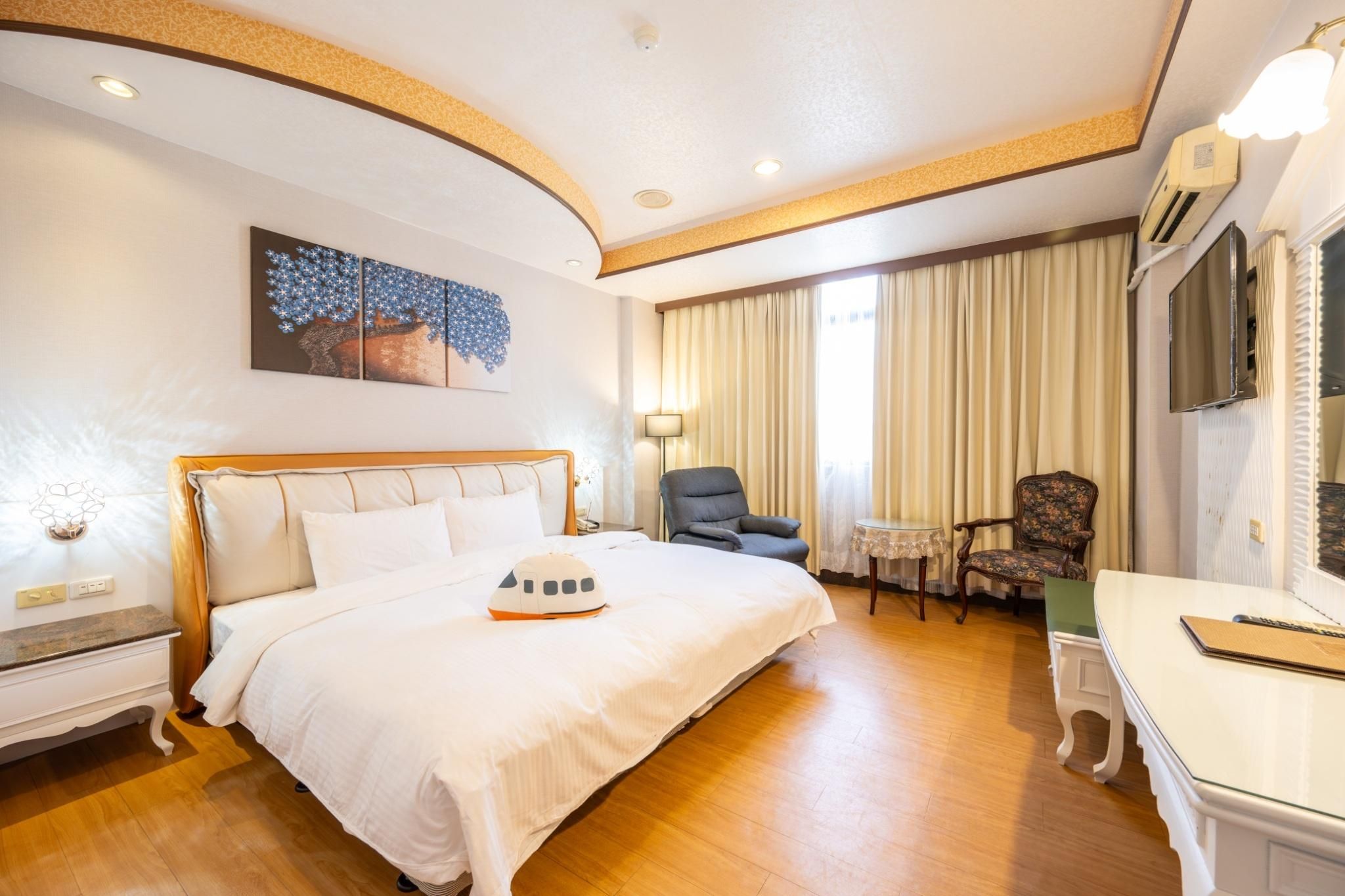 Deluxe Room with King Bed - Non-Smoking